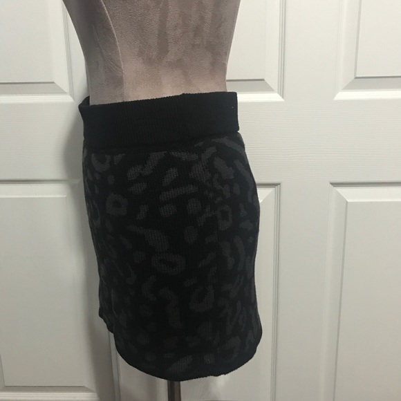 Planet Gold Skirt - Picture 3 of 4